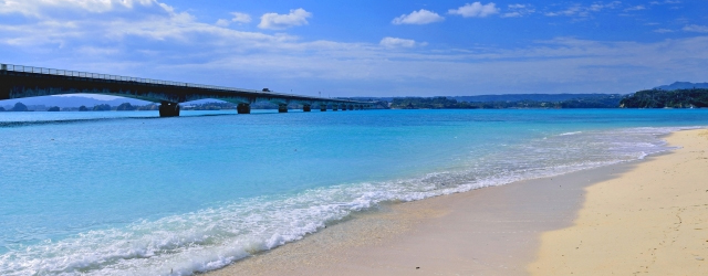 沖縄でタクシー・バス・ホテル送迎なら「沖縄 e-ハイヤー」へ｜古宇利大橋