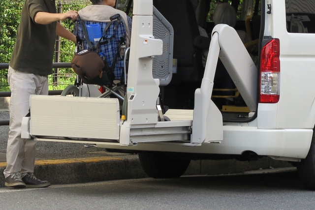 沖縄でタクシー・バス・ホテル送迎なら「沖縄 e-ハイヤー」へ